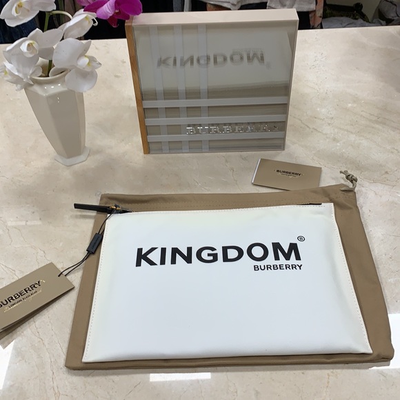 BURBERRY LONDON LARGE CHALK WHITE COTTON POUCH CLUTCH W/ KINGDOM CHECK LINING - Picture 2 of 16